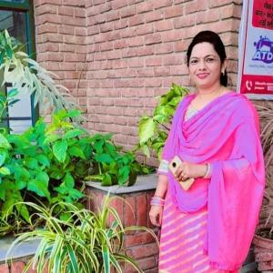 Shivani Saini image