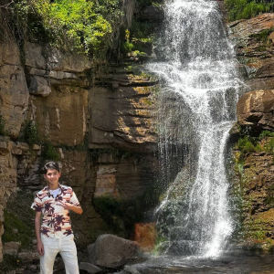 Egizaklar guruhi porno Fotosuratlarda gozal jojalar bilan porno