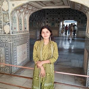 Komal Tiwari image