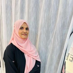 Mrs Muneer image